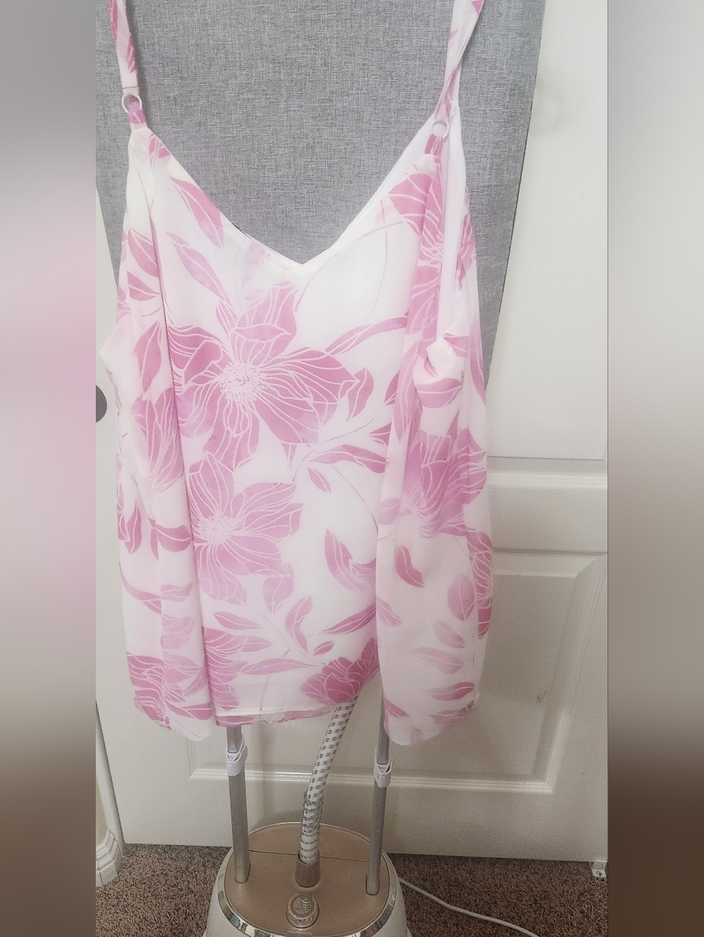 Torrid Size 1 Sophie Chiffon Swing Cami, Pink And White Floral Like New - Picture 2 of 4